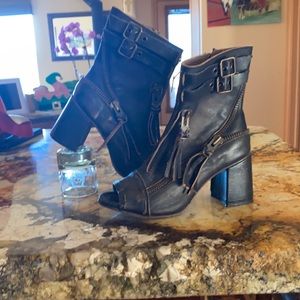 FREEBIRD by Steven Zombi Size 9 - NEW!